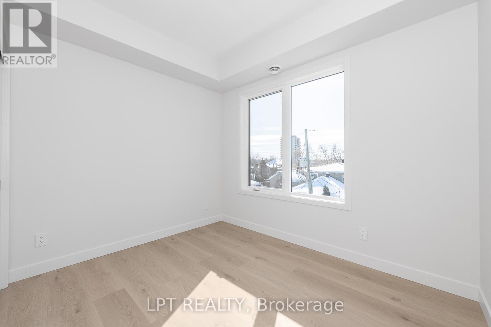 9 - 319 Shakespeare Street Property Photo 11