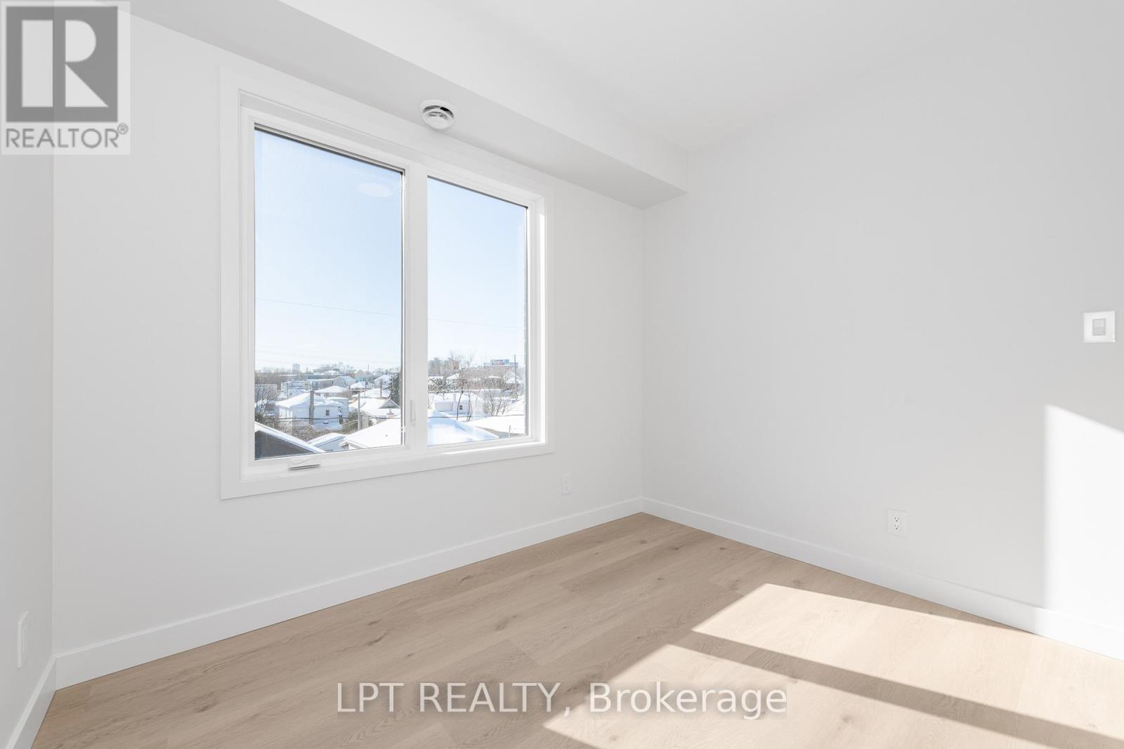 9 - 319 Shakespeare Street Property Photo 12