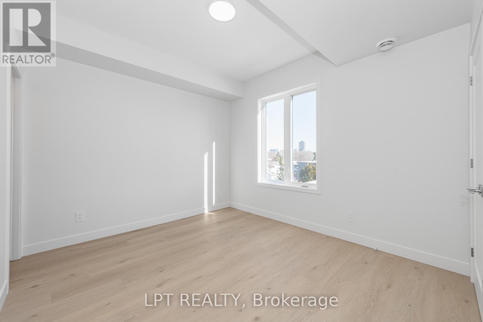 9 - 319 Shakespeare Street Property Photo 15
