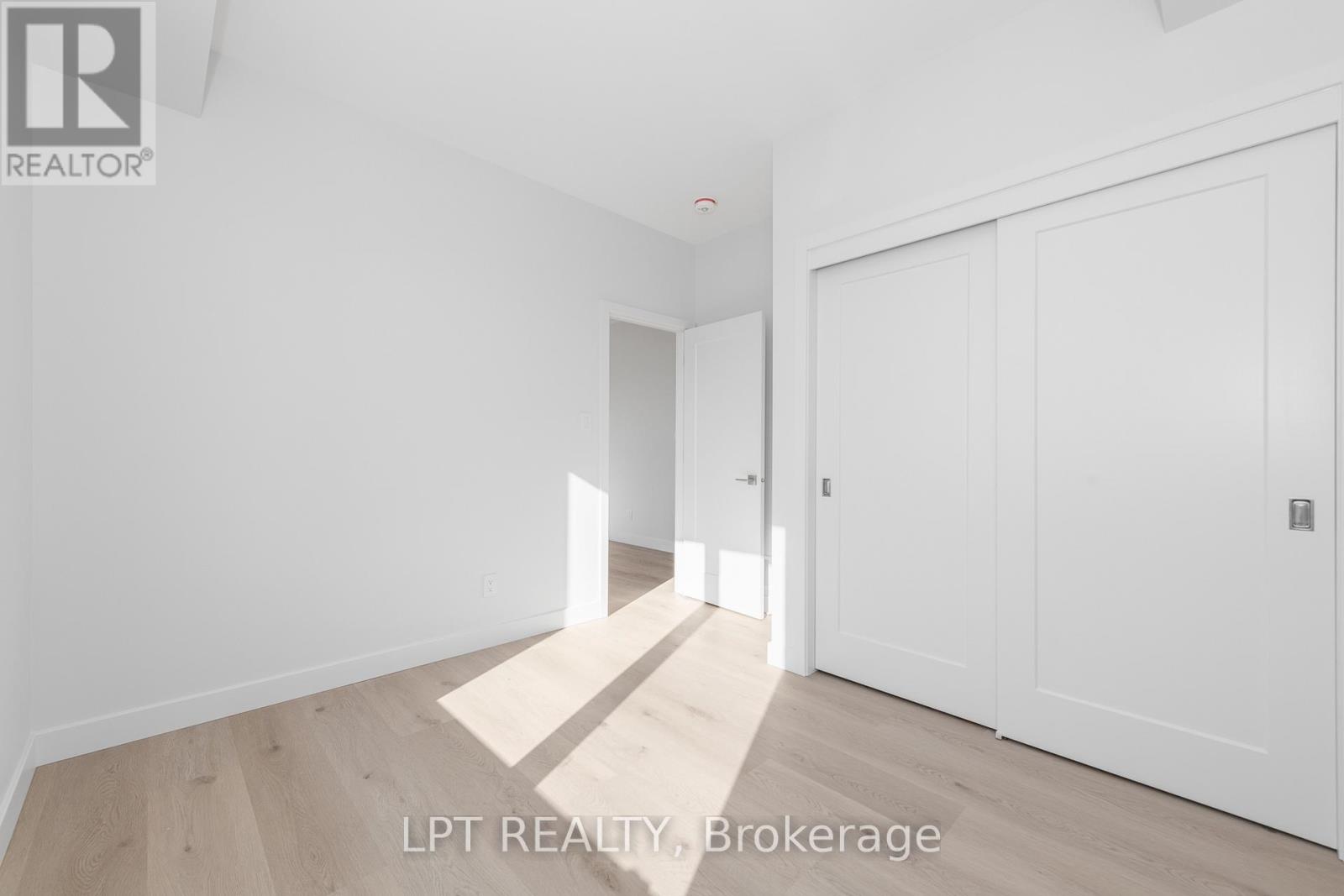 9 - 319 Shakespeare Street Property Photo 16
