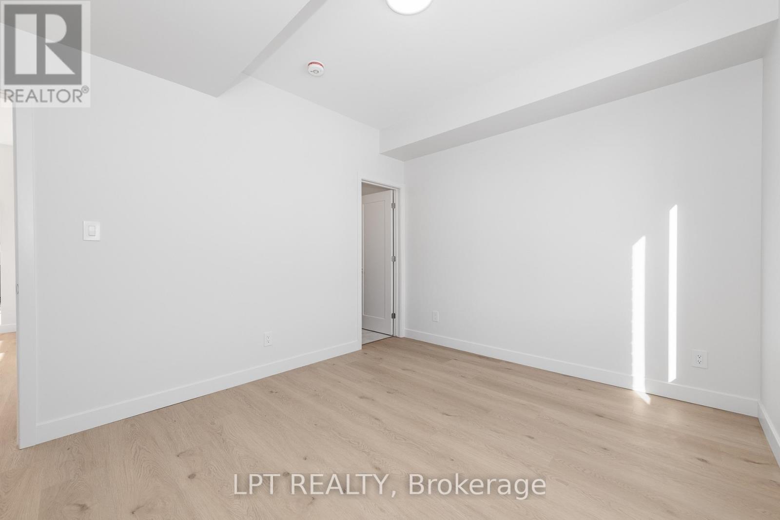 9 - 319 Shakespeare Street Property Photo 17