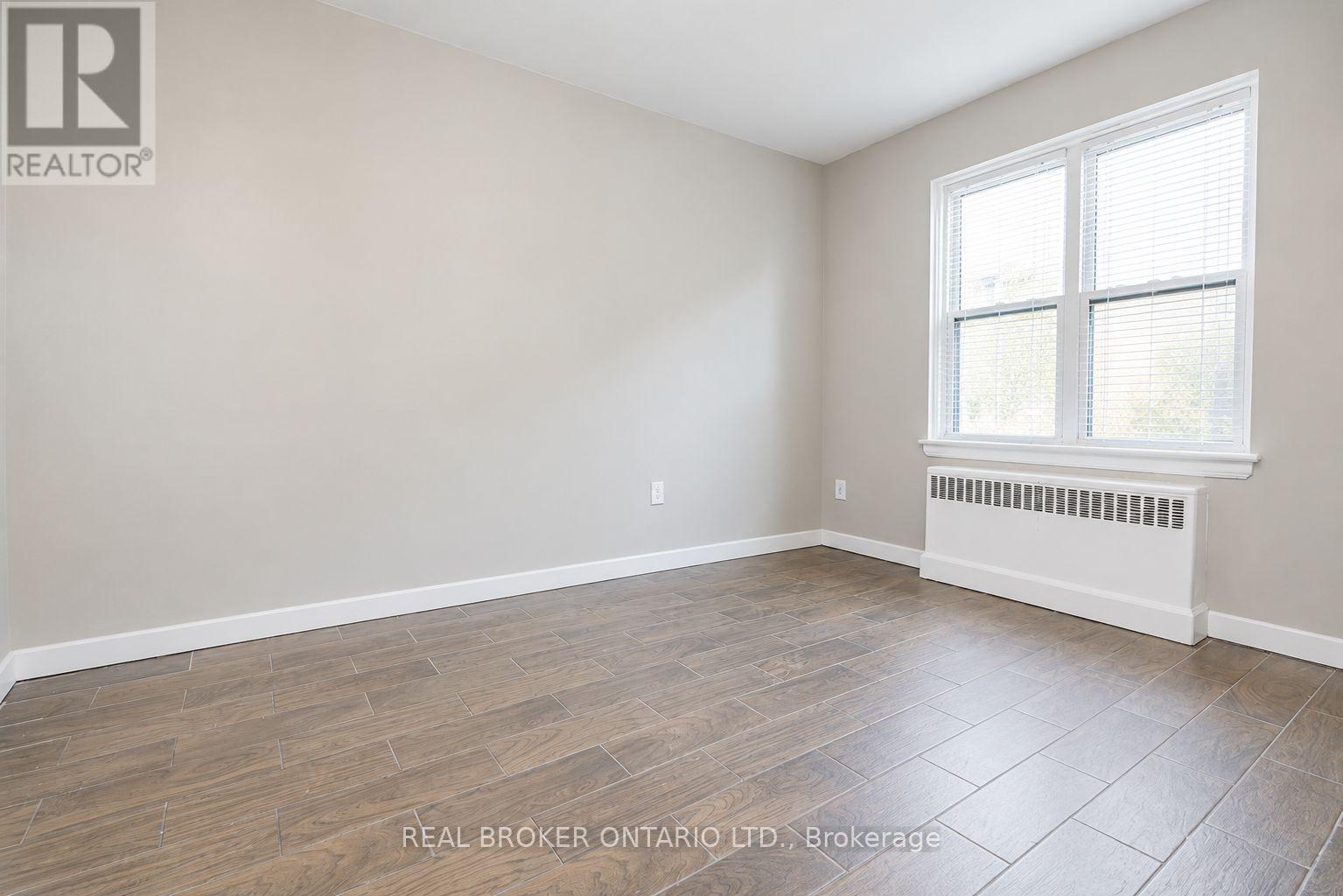 903-909 Main Street E Property Photo 3