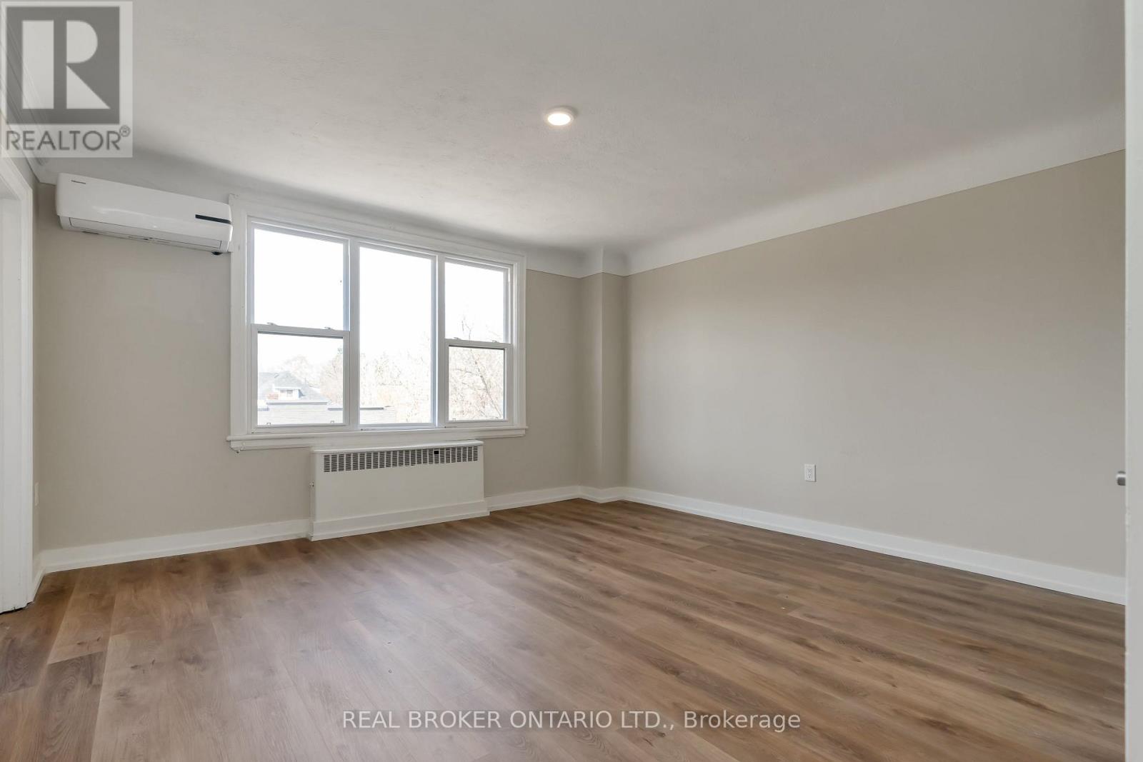 903-909 Main Street E Property Photo 5