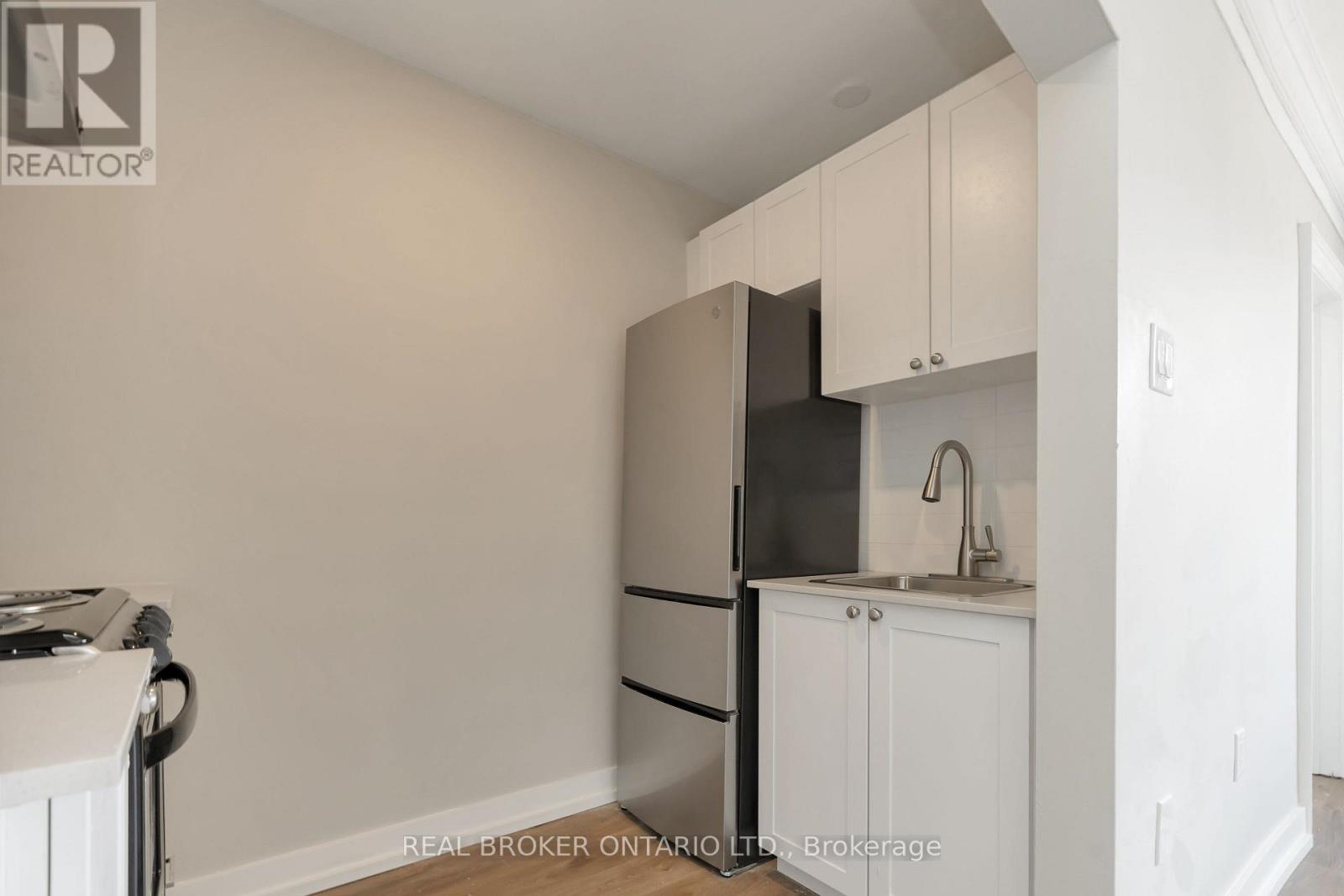 903-909 Main Street E Property Photo 6