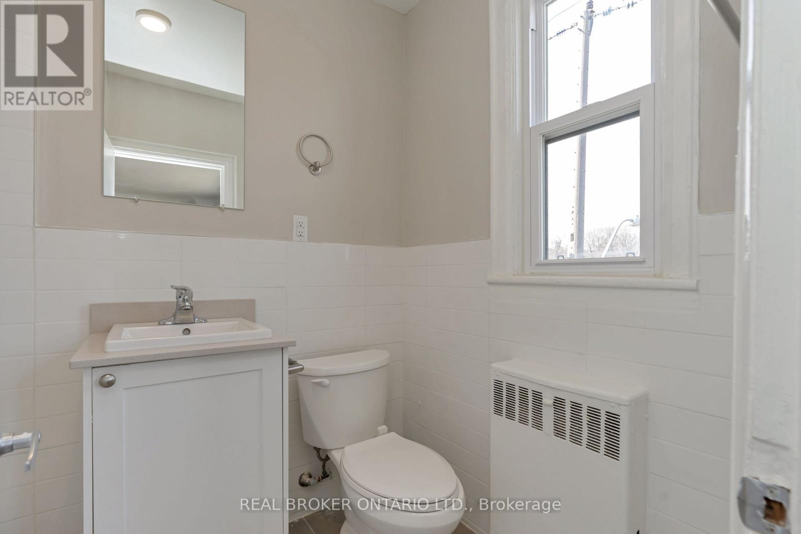 903-909 Main Street E Property Photo 9