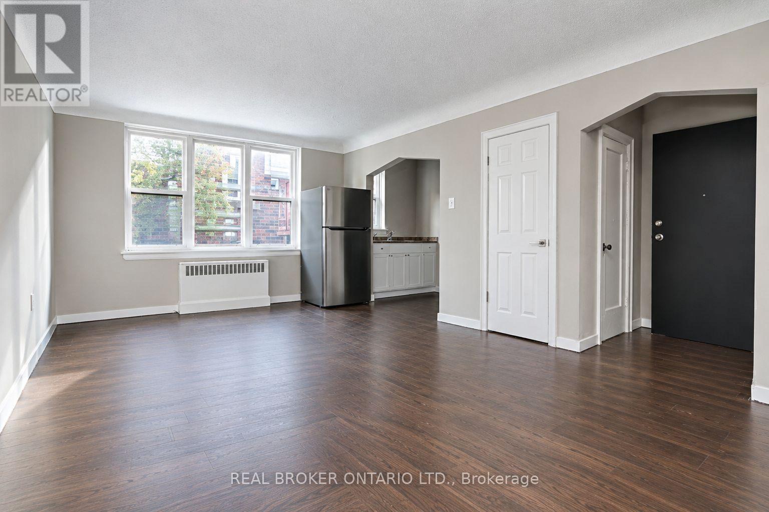 903-909 Main Street E Property Photo 10