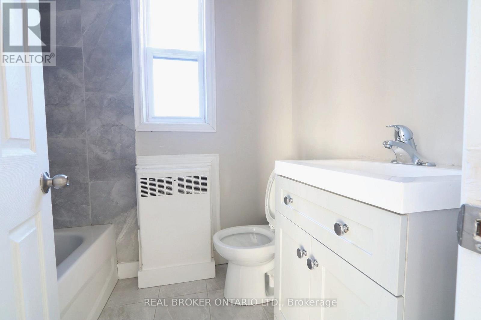 903-909 Main Street E Property Photo 17