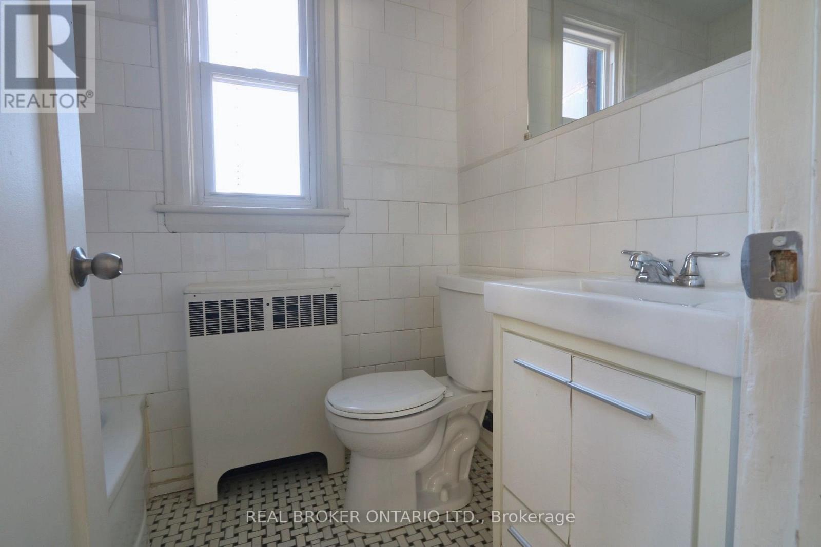 903-909 Main Street E Property Photo 20