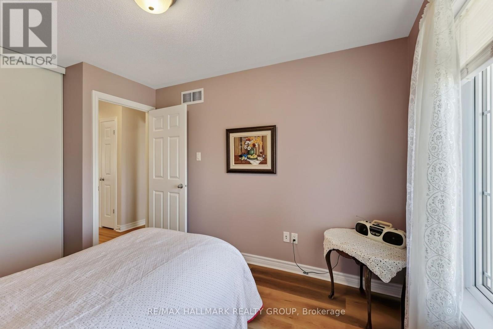 625 Glastonbury Walk Property Photo 20
