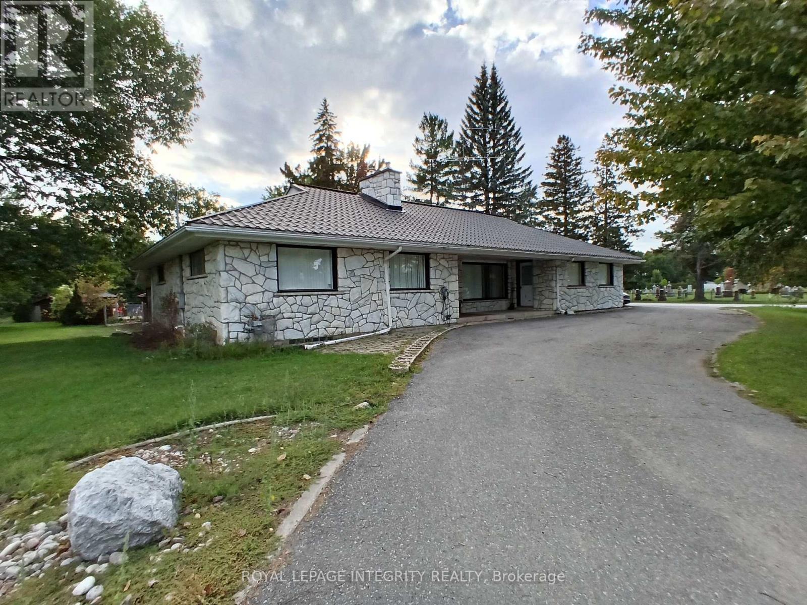 2591 Carp Road Property Photo 43