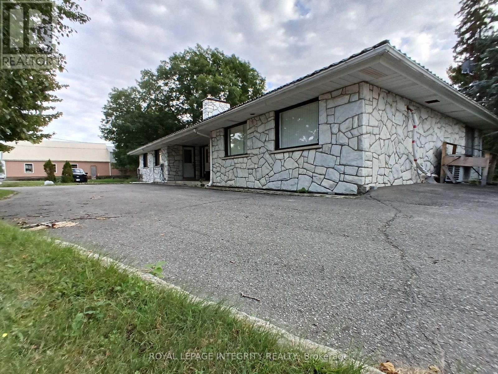 2591 Carp Road Property Photo 44