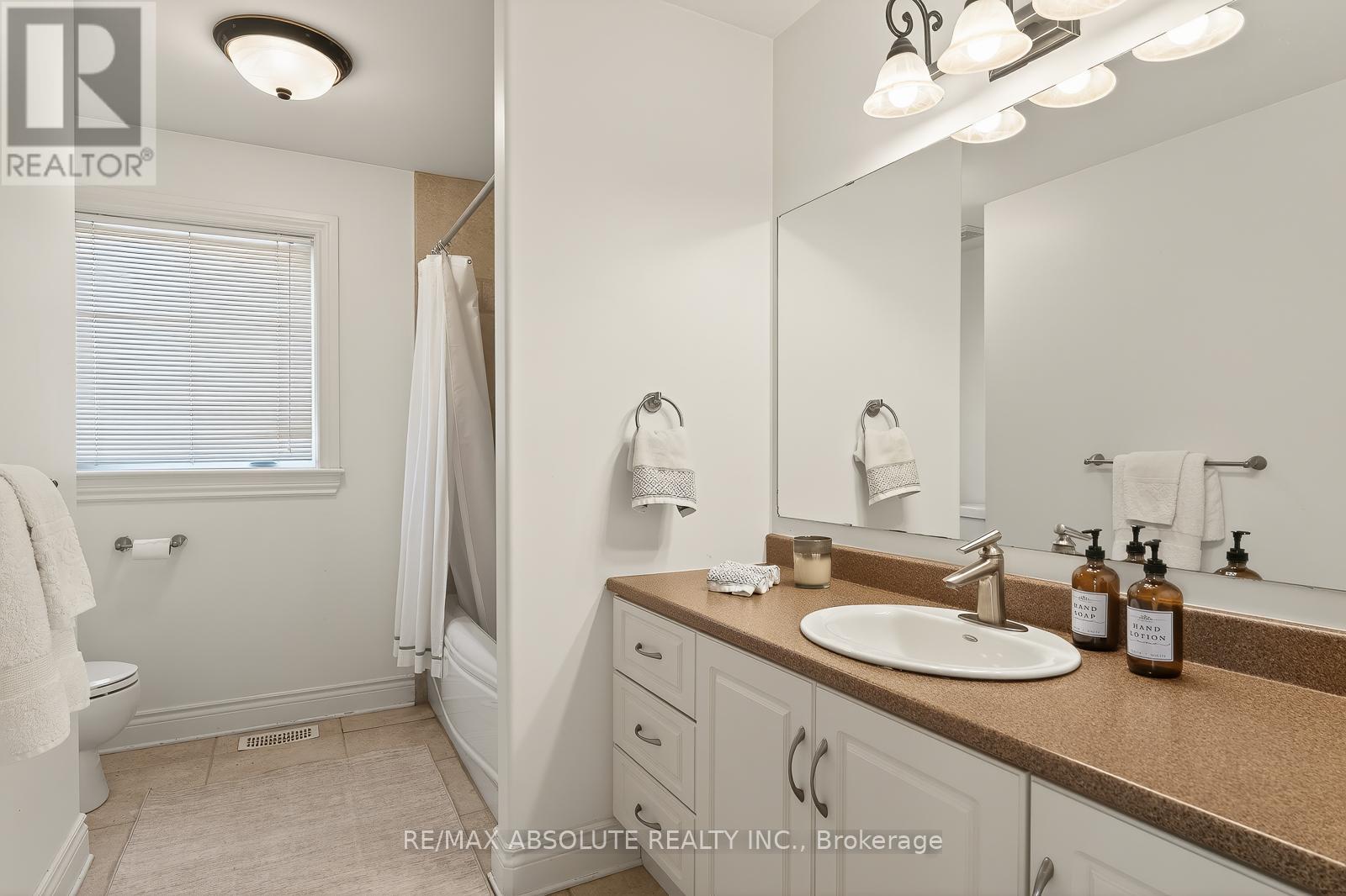 414 Landswood Way Property Photo 33