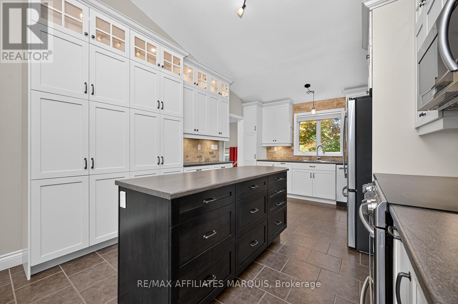 240 Noonan Road S Property Photo 14