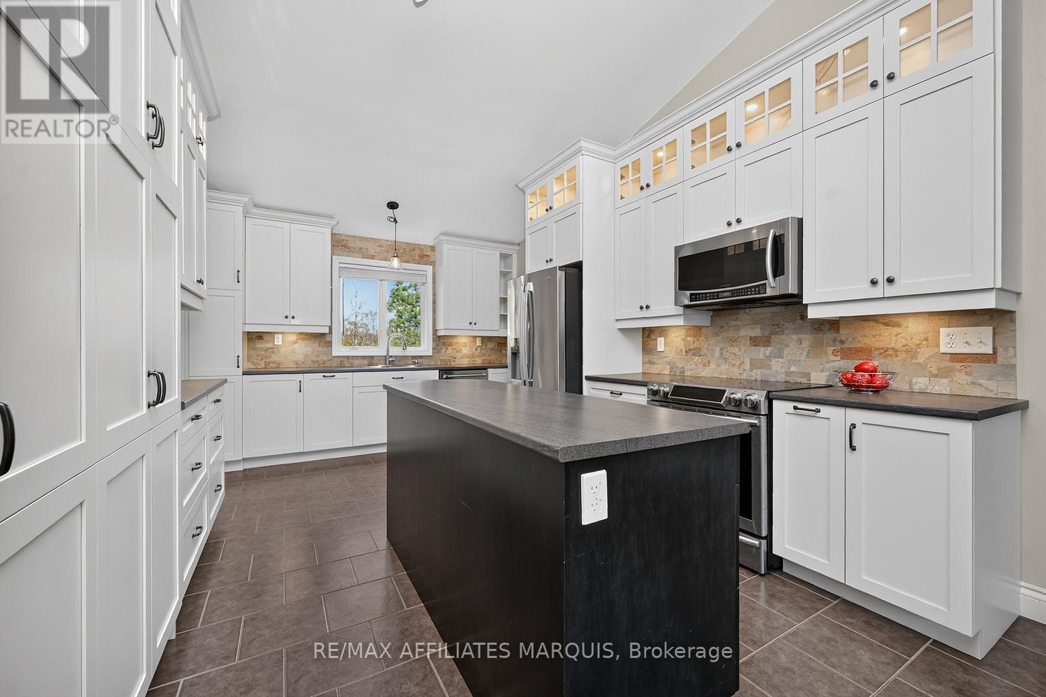 240 Noonan Road S Property Photo 16