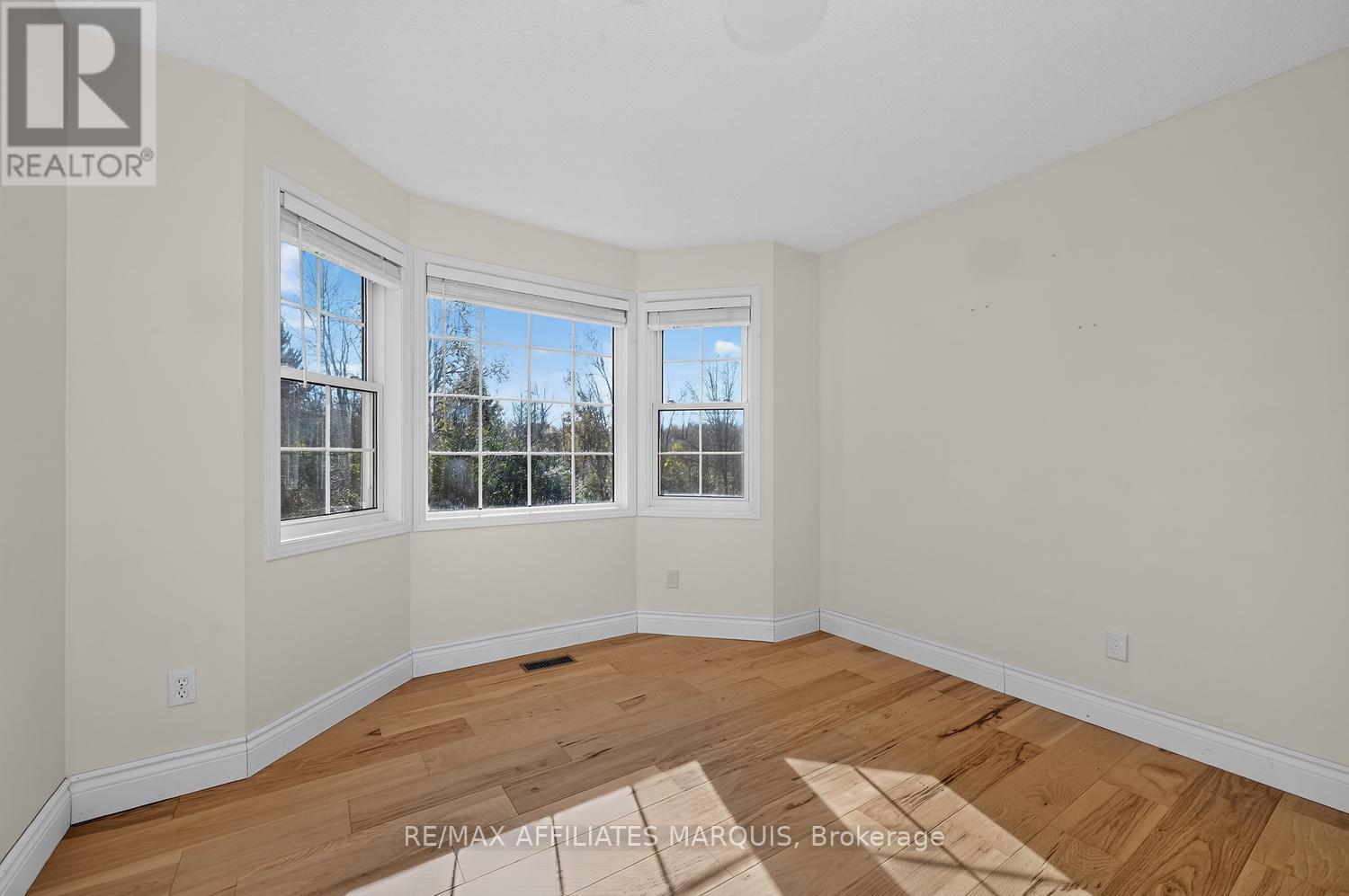 240 Noonan Road S Property Photo 28