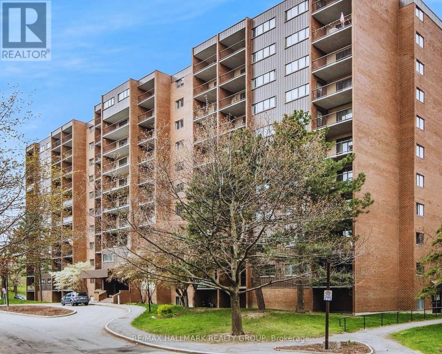 401 - 2630 SOUTHVALE CRESCENT Property Photo 1