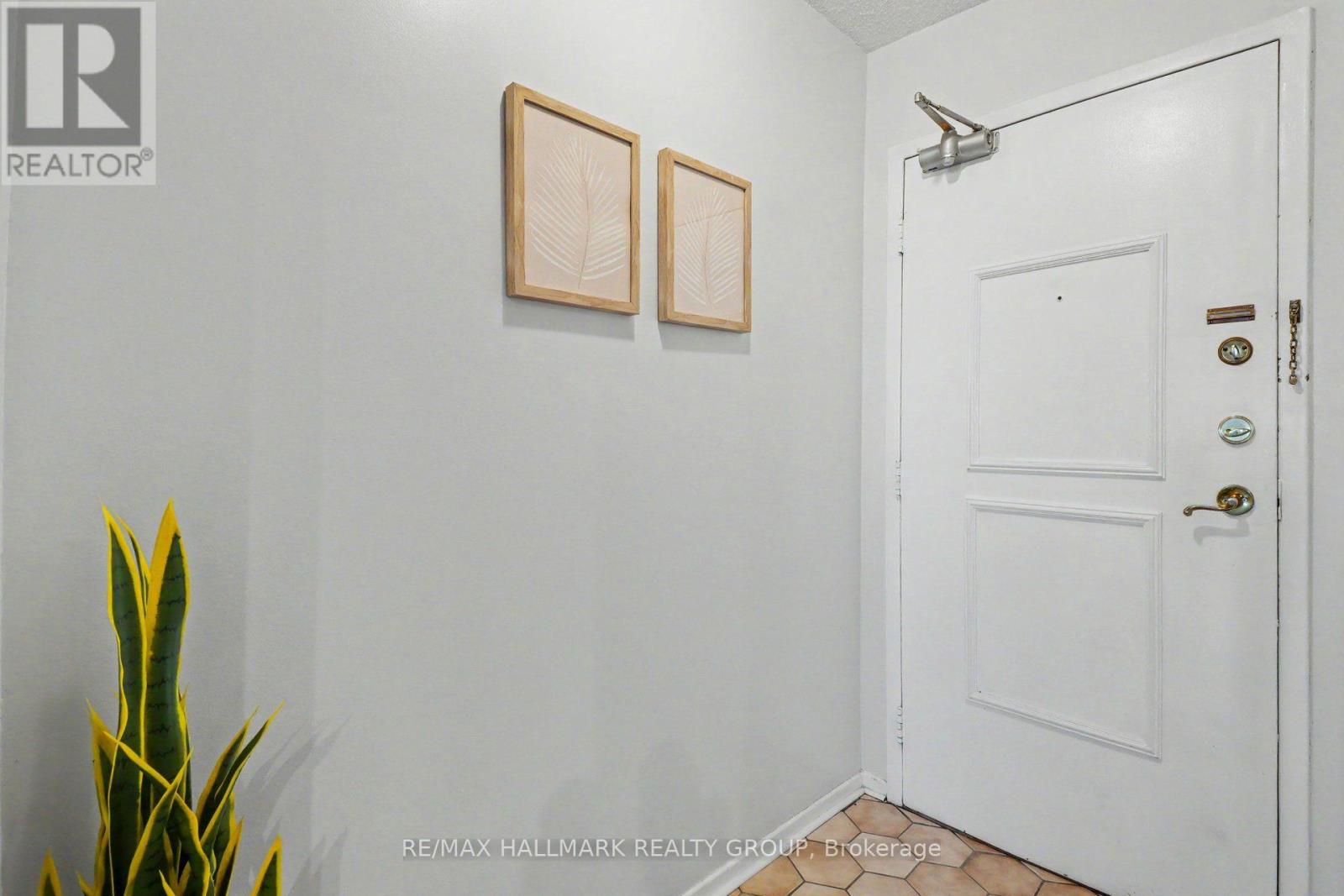 401 - 2630 Southvale Crescent Property Photo 3