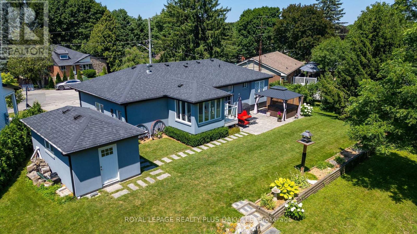 340 Clarendon Drive Property Photo 4