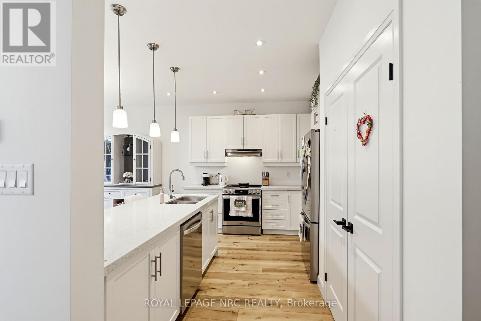 78 Beach Walk Crescent Property Photo 4