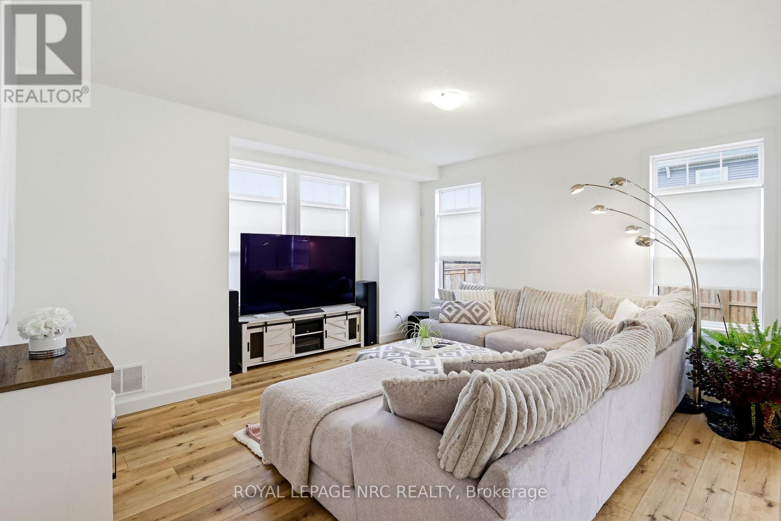 78 Beach Walk Crescent Property Photo 6