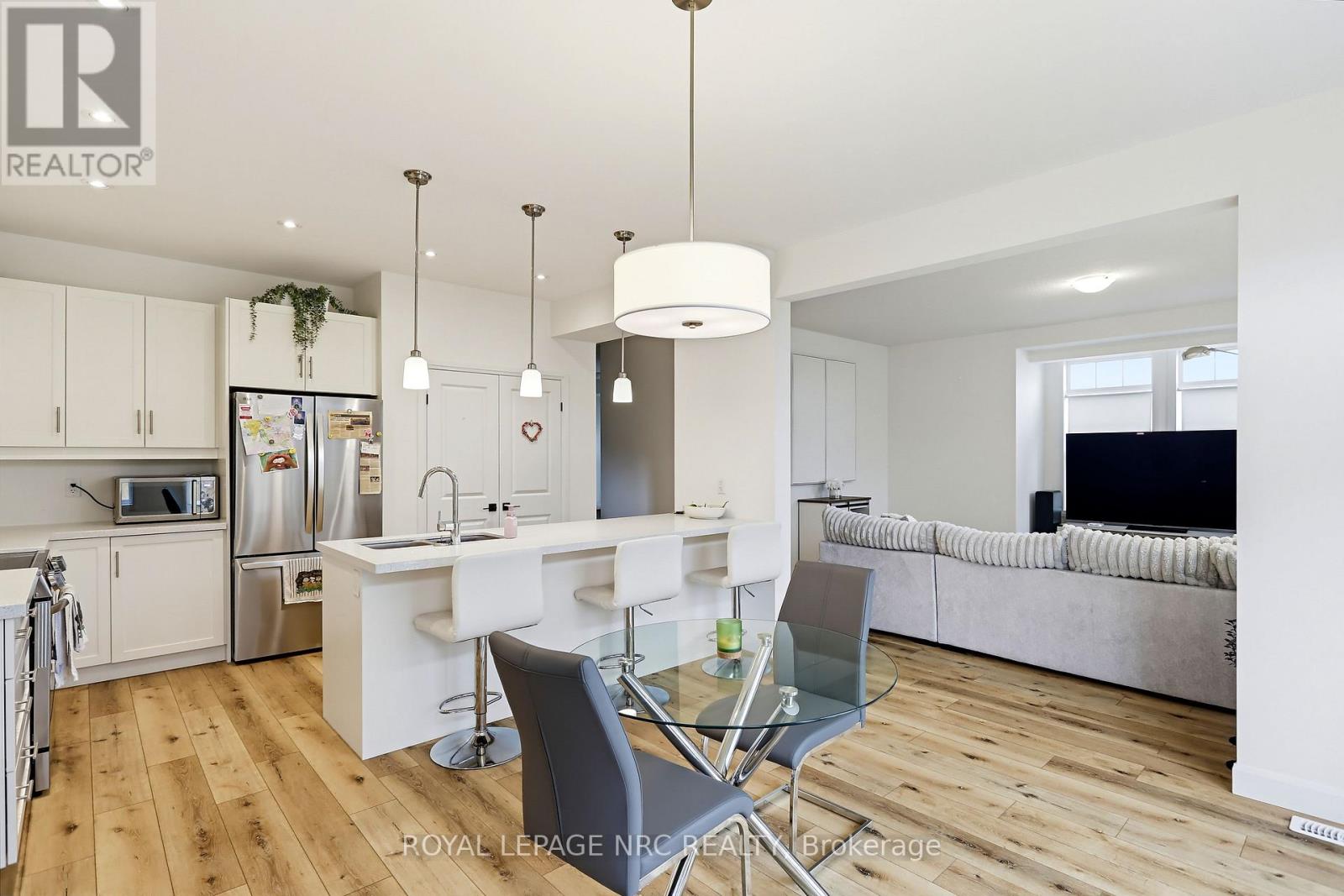 78 Beach Walk Crescent Property Photo 7