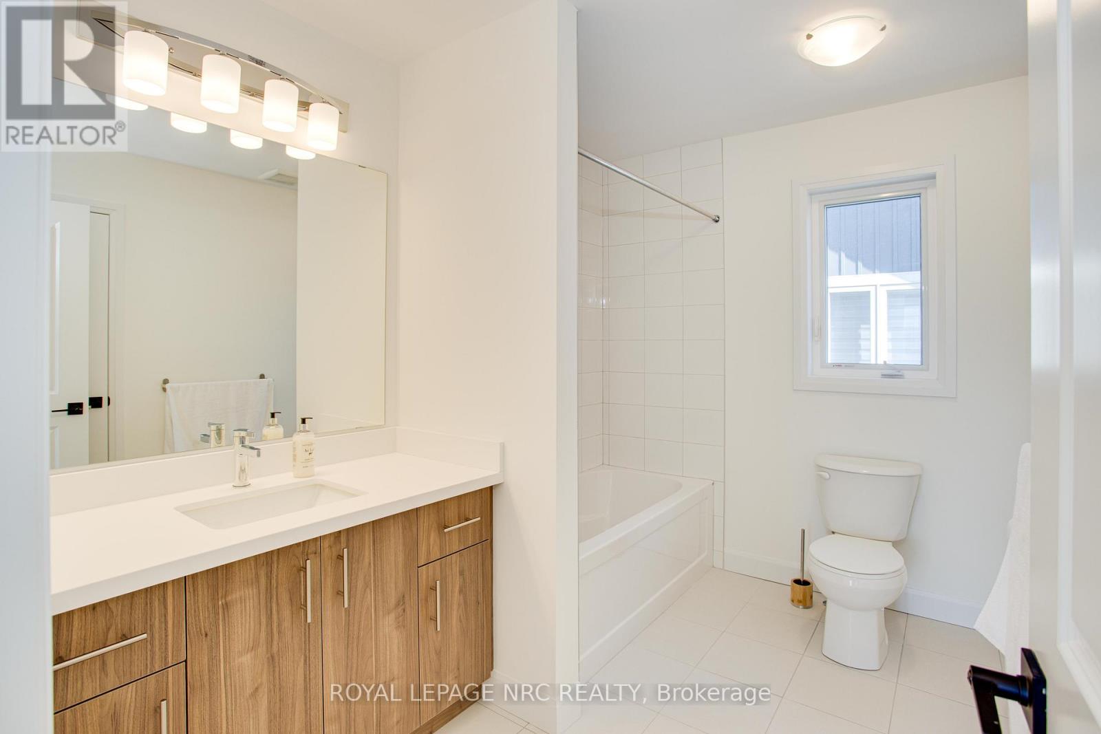 78 Beach Walk Crescent Property Photo 18