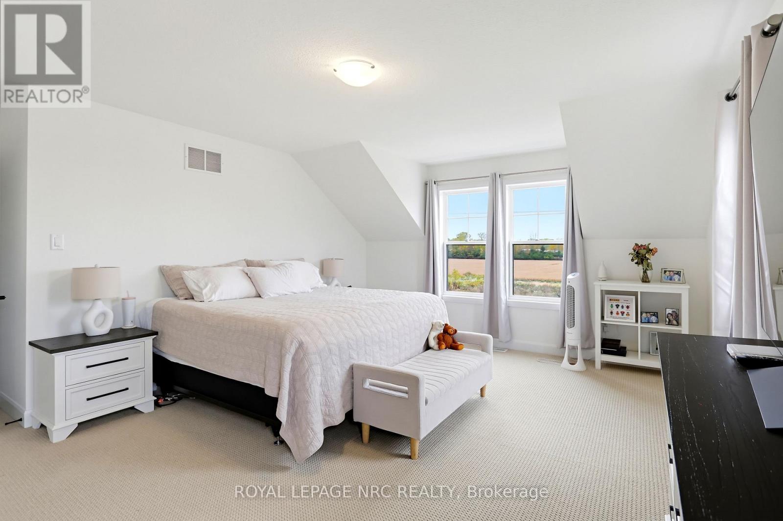 78 Beach Walk Crescent Property Photo 28