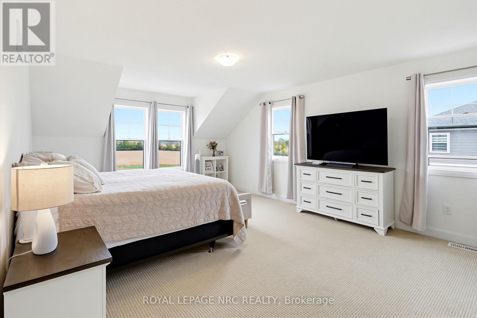 78 Beach Walk Crescent Property Photo 29
