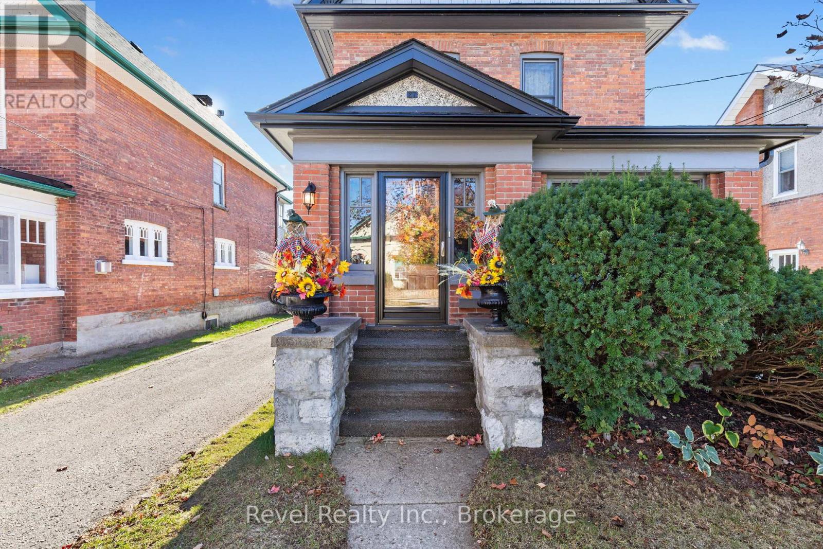 27 Francis Street Property Photo 4