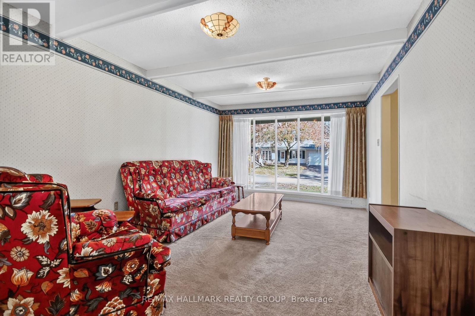 8 Burnview Crescent Property Photo 3