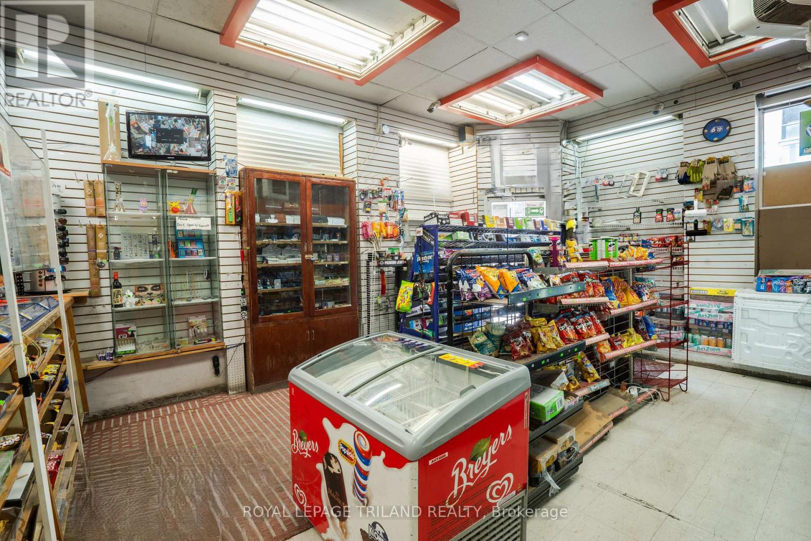 163 Dundas Street E Property Photo 9