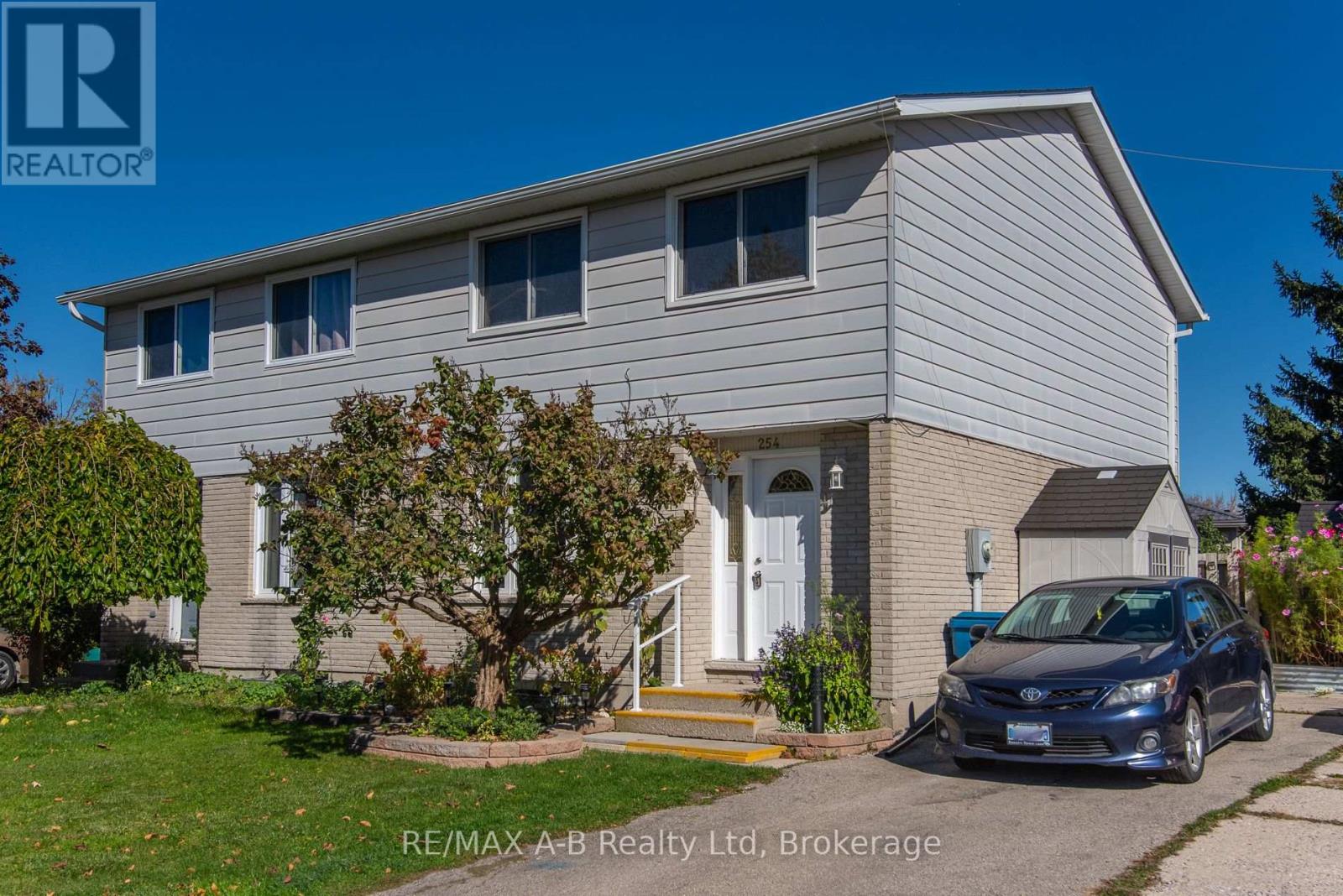 254 LOUISE STREET Property Photo 1
