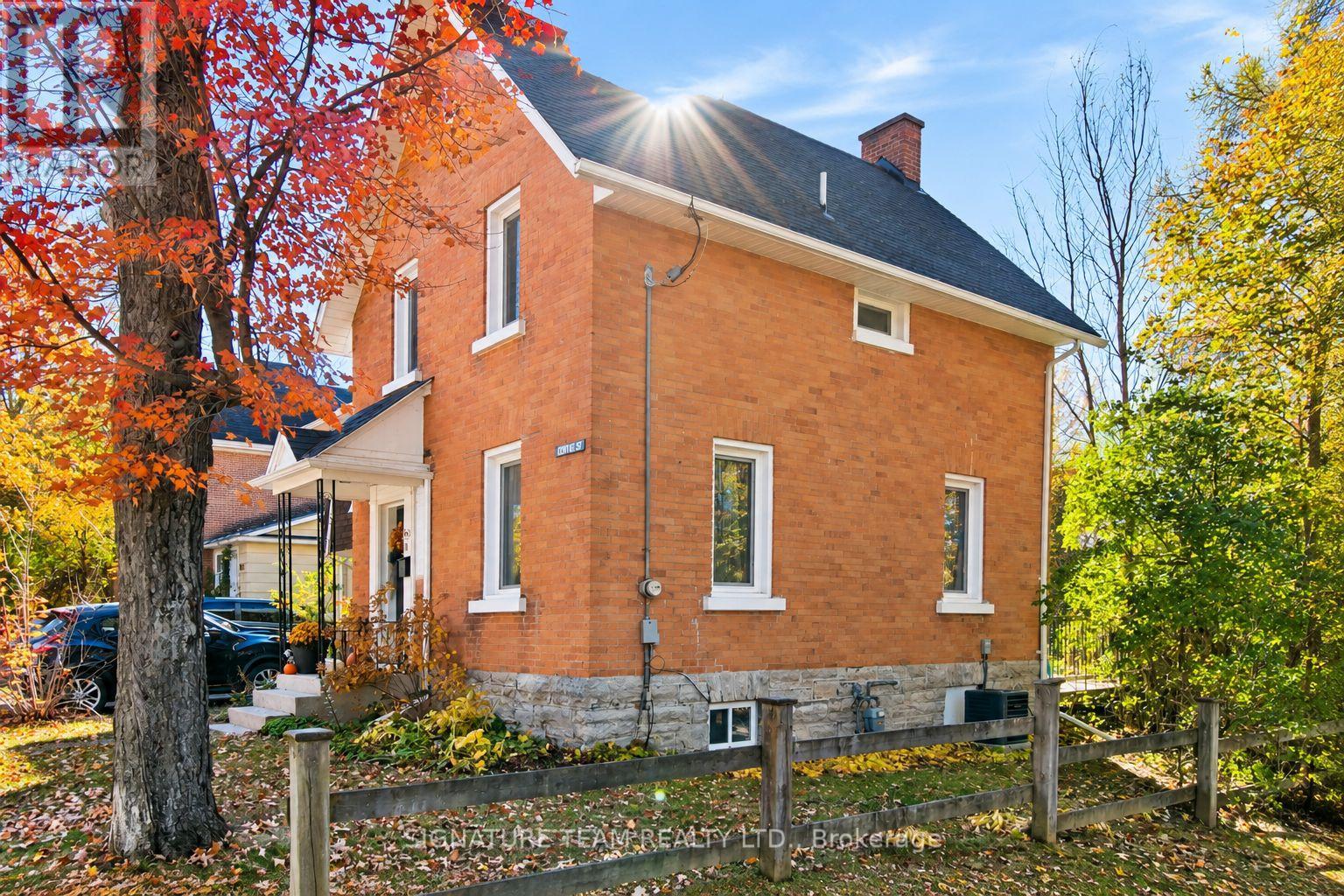 376 Centre Street Property Photo 2