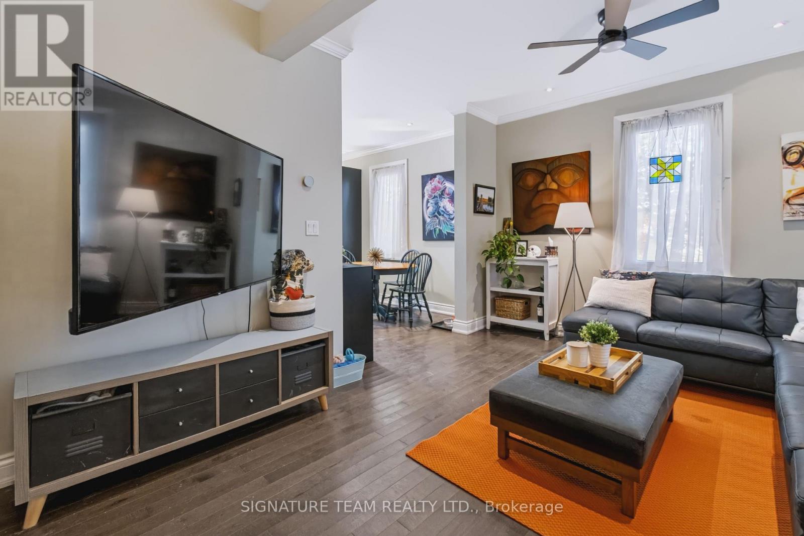 376 Centre Street Property Photo 4