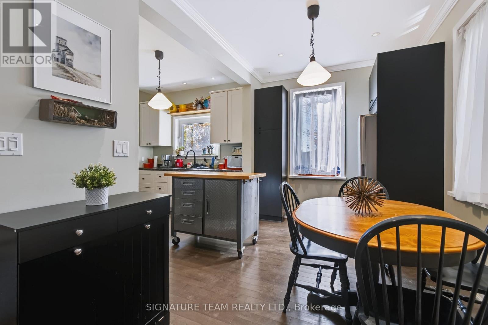 376 Centre Street Property Photo 7