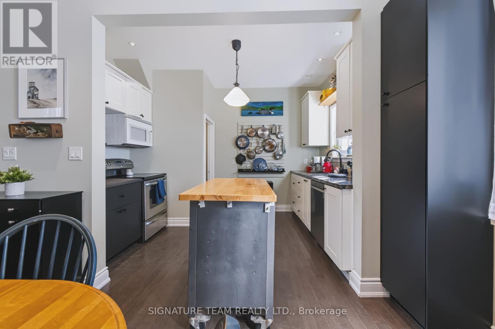 376 Centre Street Property Photo 8