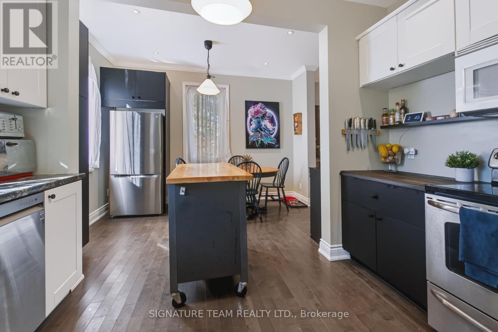 376 Centre Street Property Photo 9