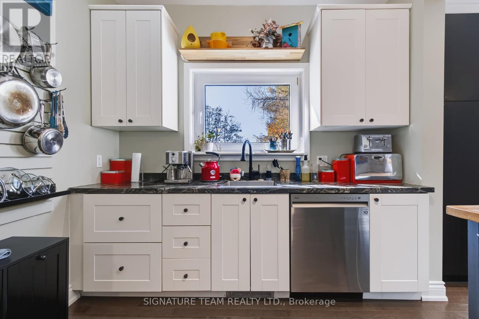376 Centre Street Property Photo 10