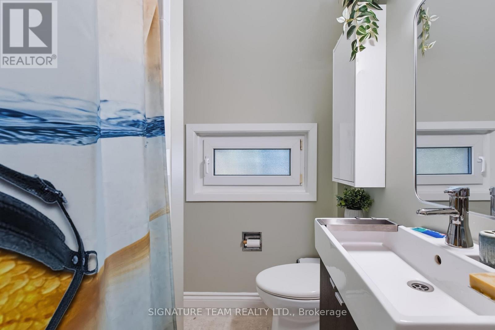 376 Centre Street Property Photo 18