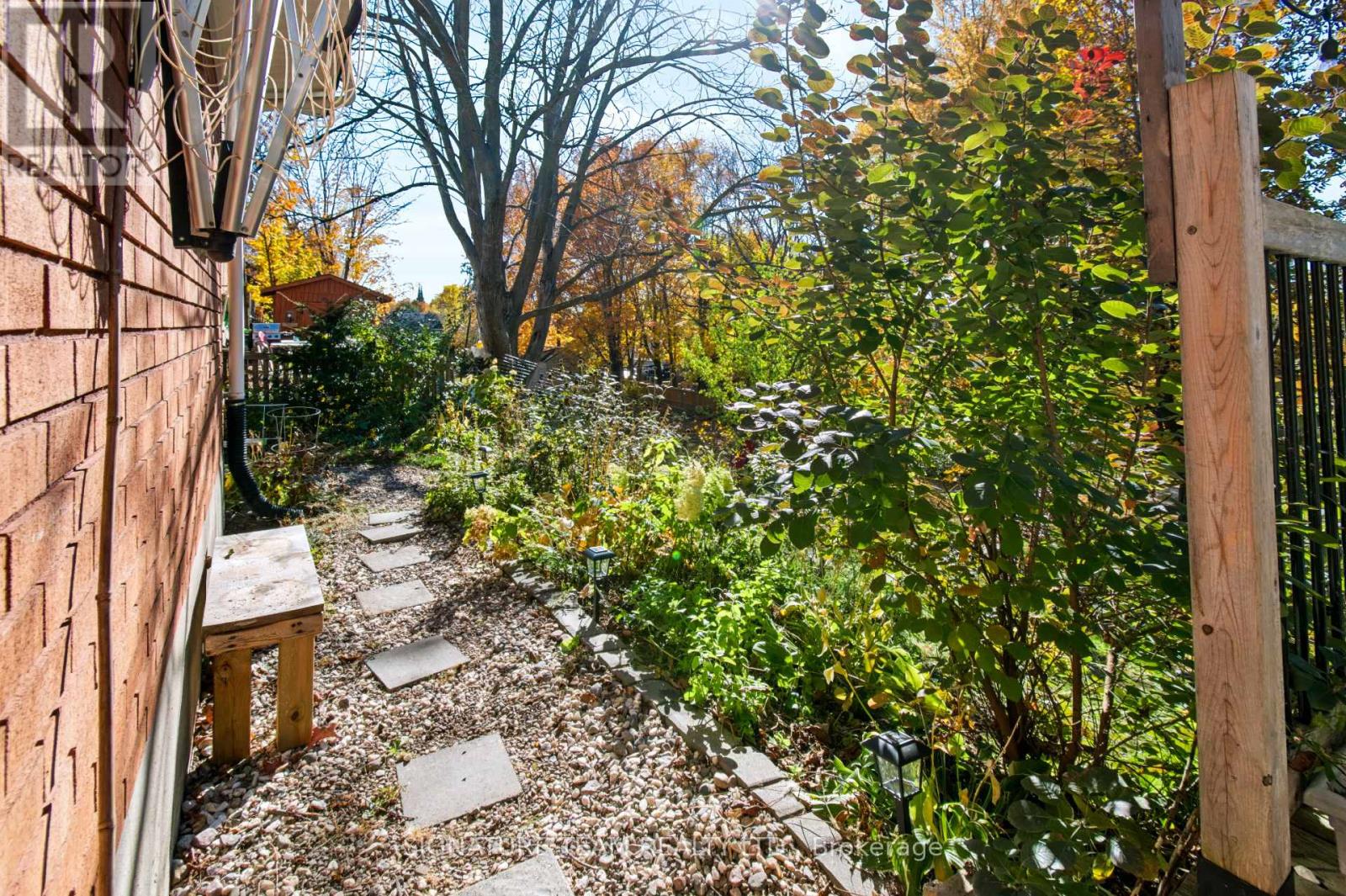 376 Centre Street Property Photo 23