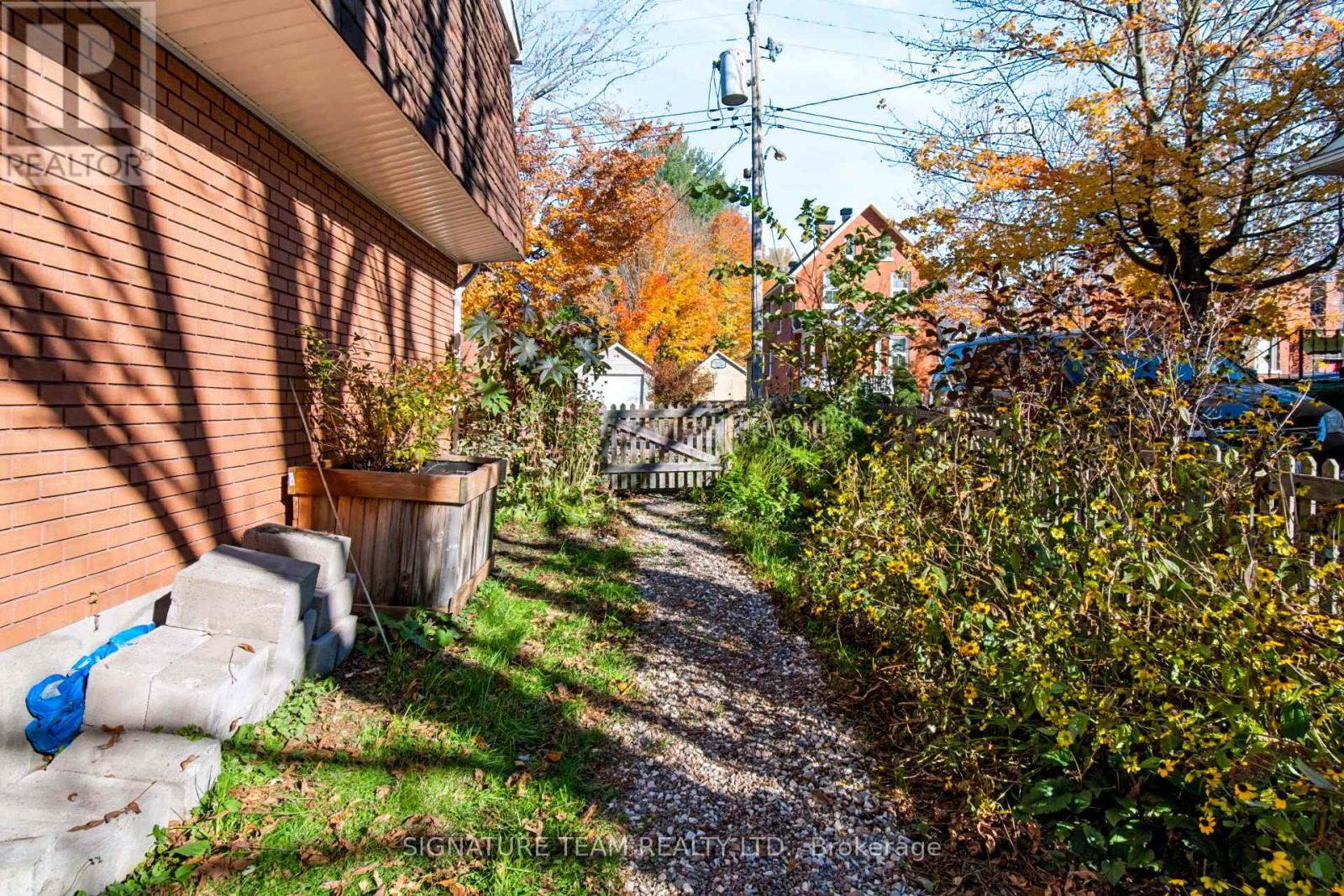 376 Centre Street Property Photo 33