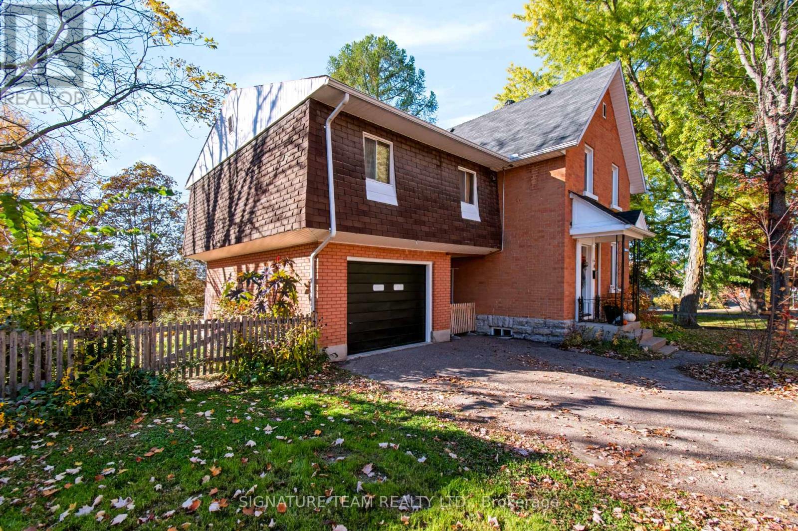 376 Centre Street Property Photo 34