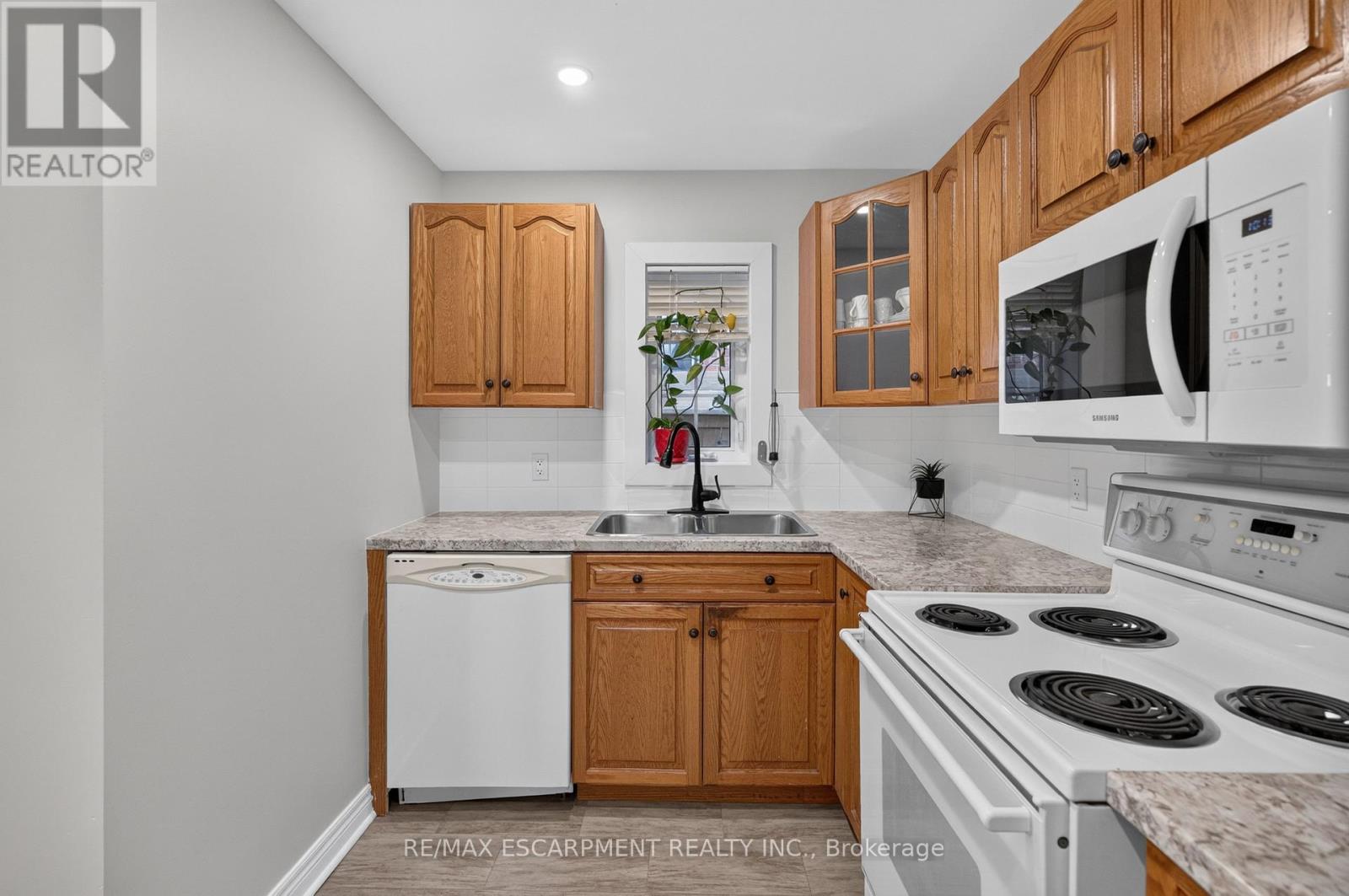 60 Division Street Property Photo 20