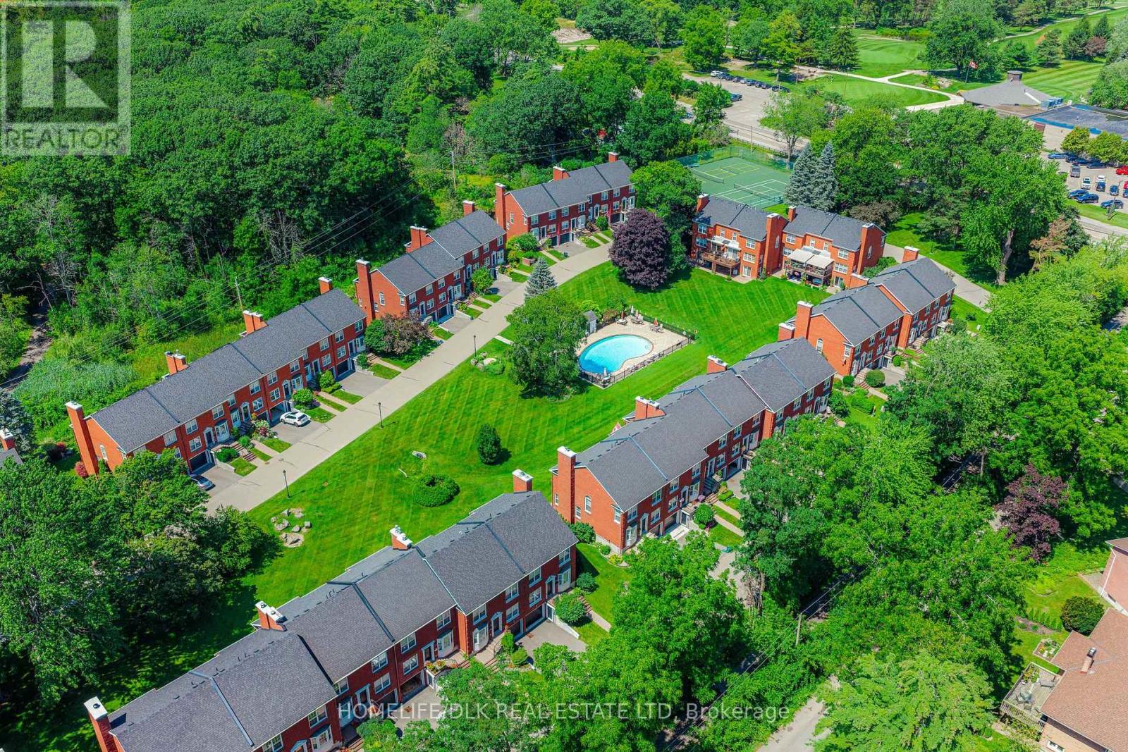 18 Country Club Place Property Photo 5