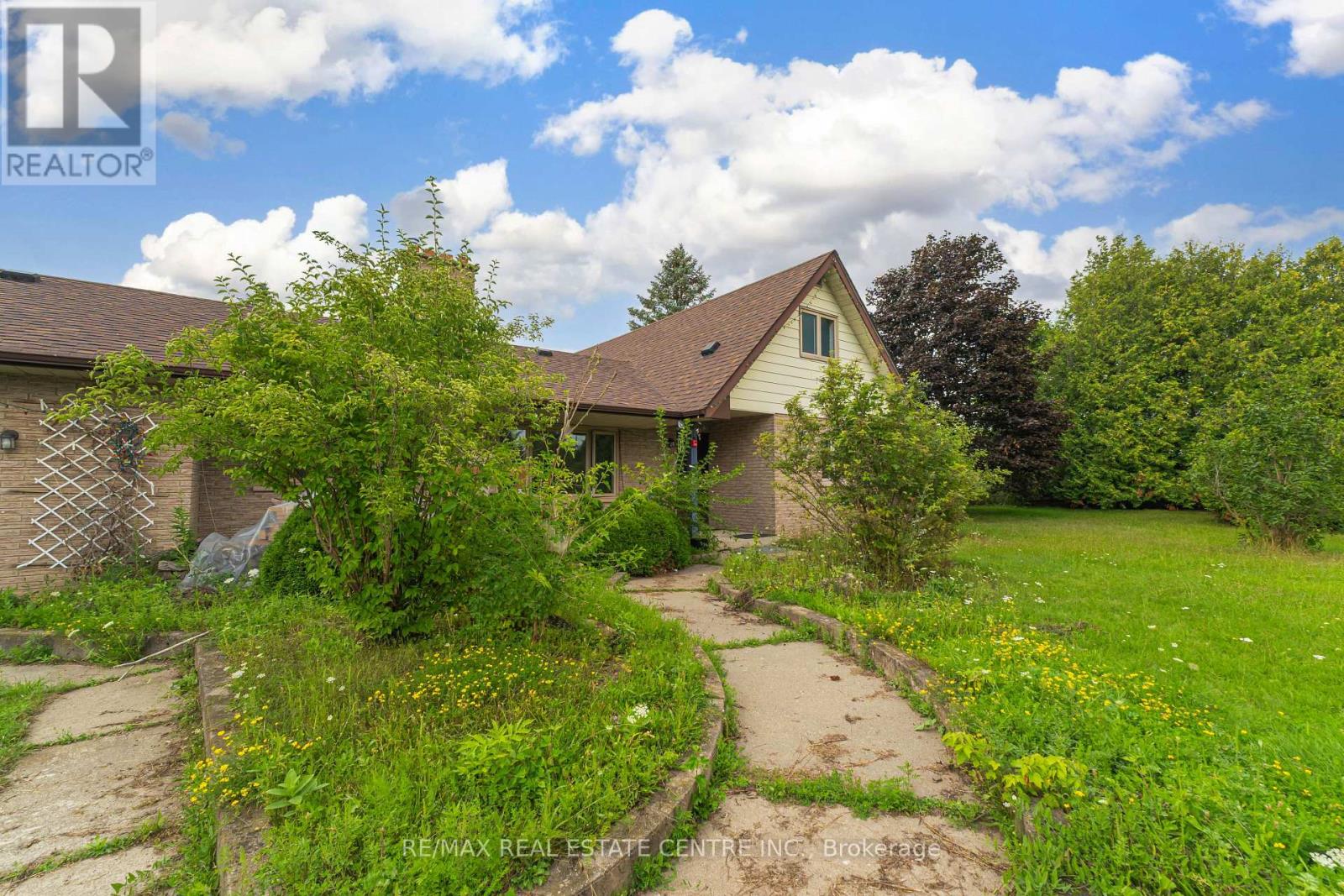 8438 Hwy 7 Property Photo 2