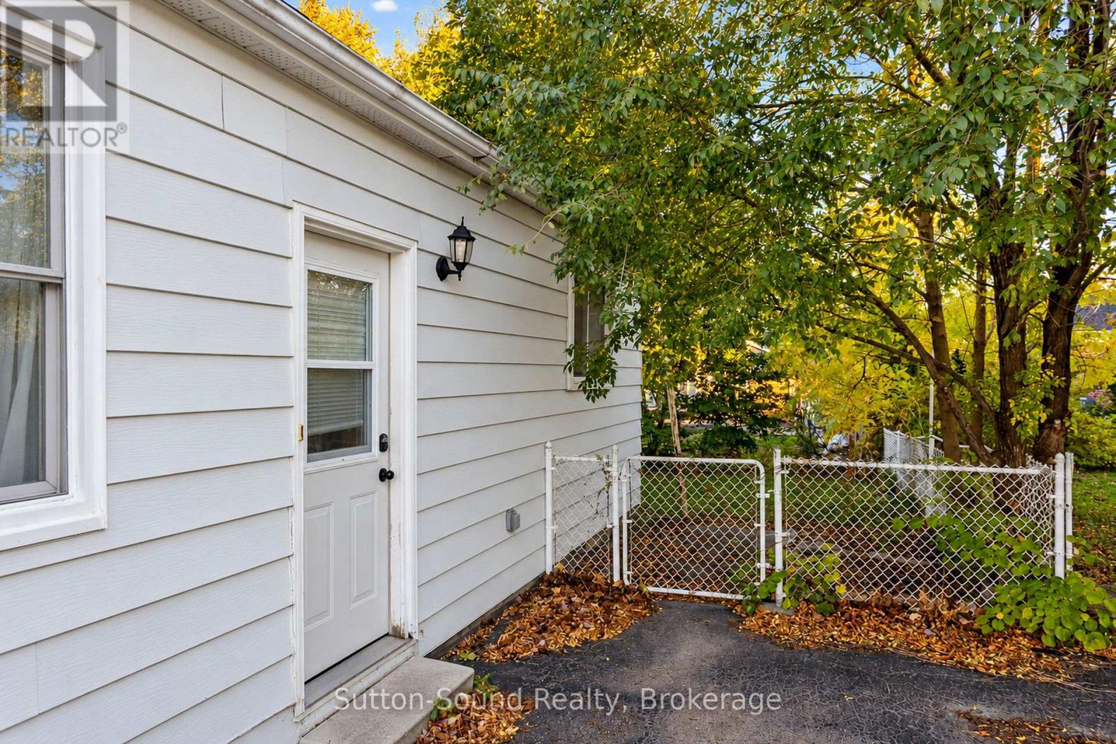 720 5th St East Street E Property Photo 4