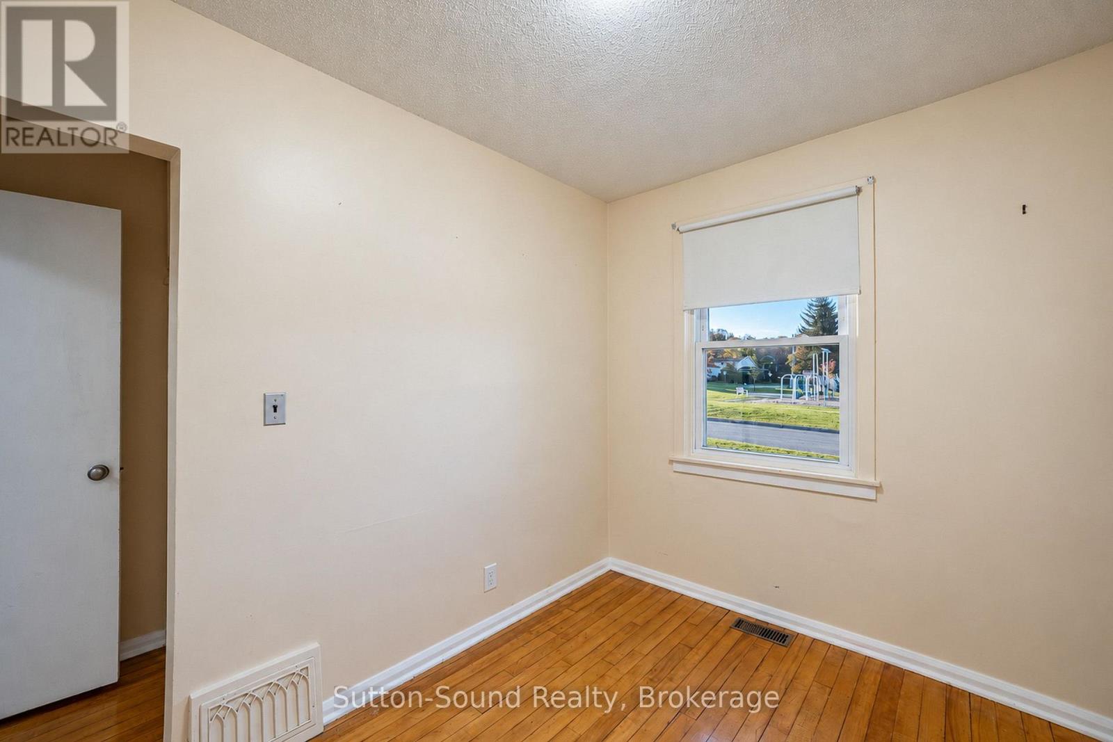 720 5th St East Street E Property Photo 17
