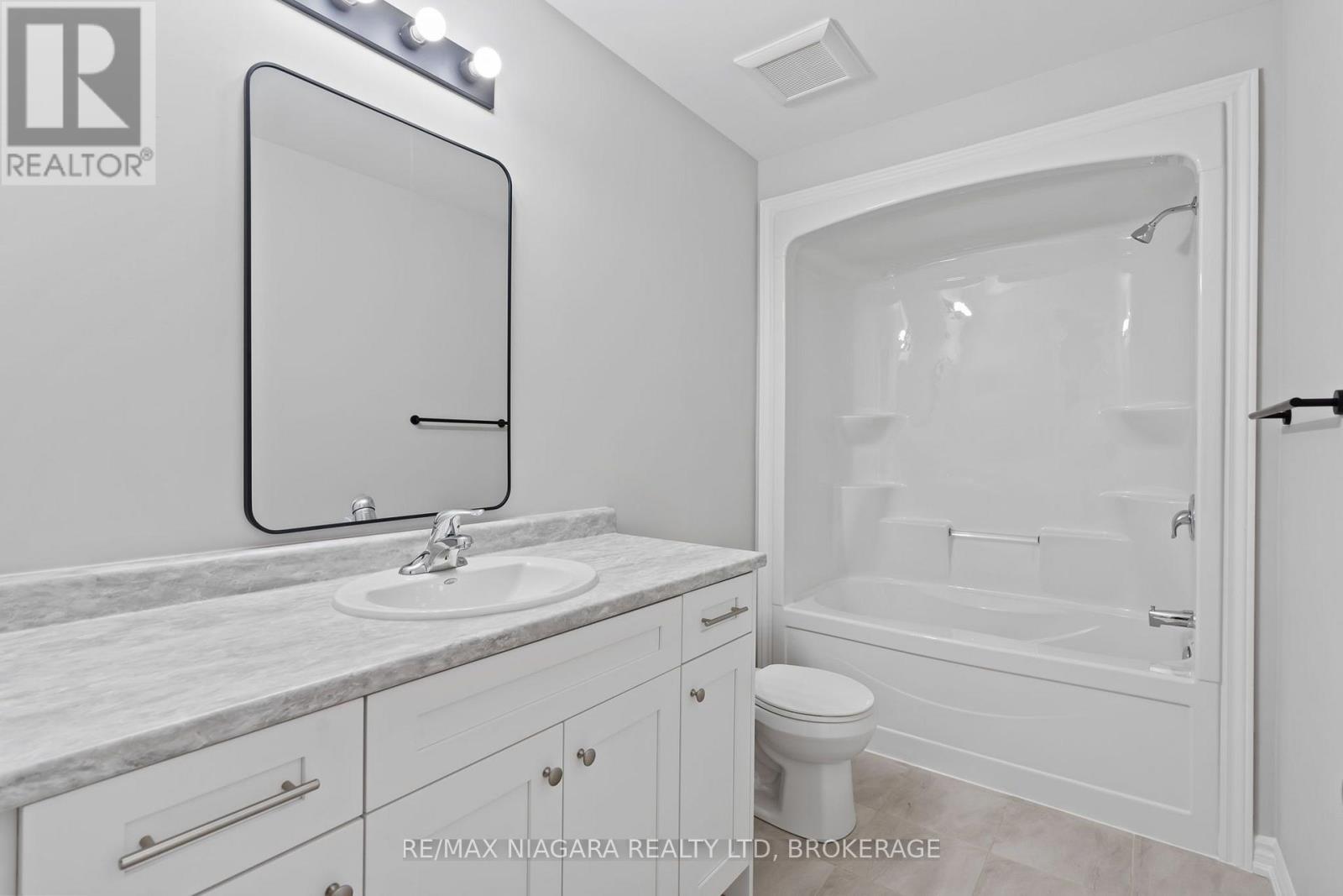 51 Superior Street Property Photo 12