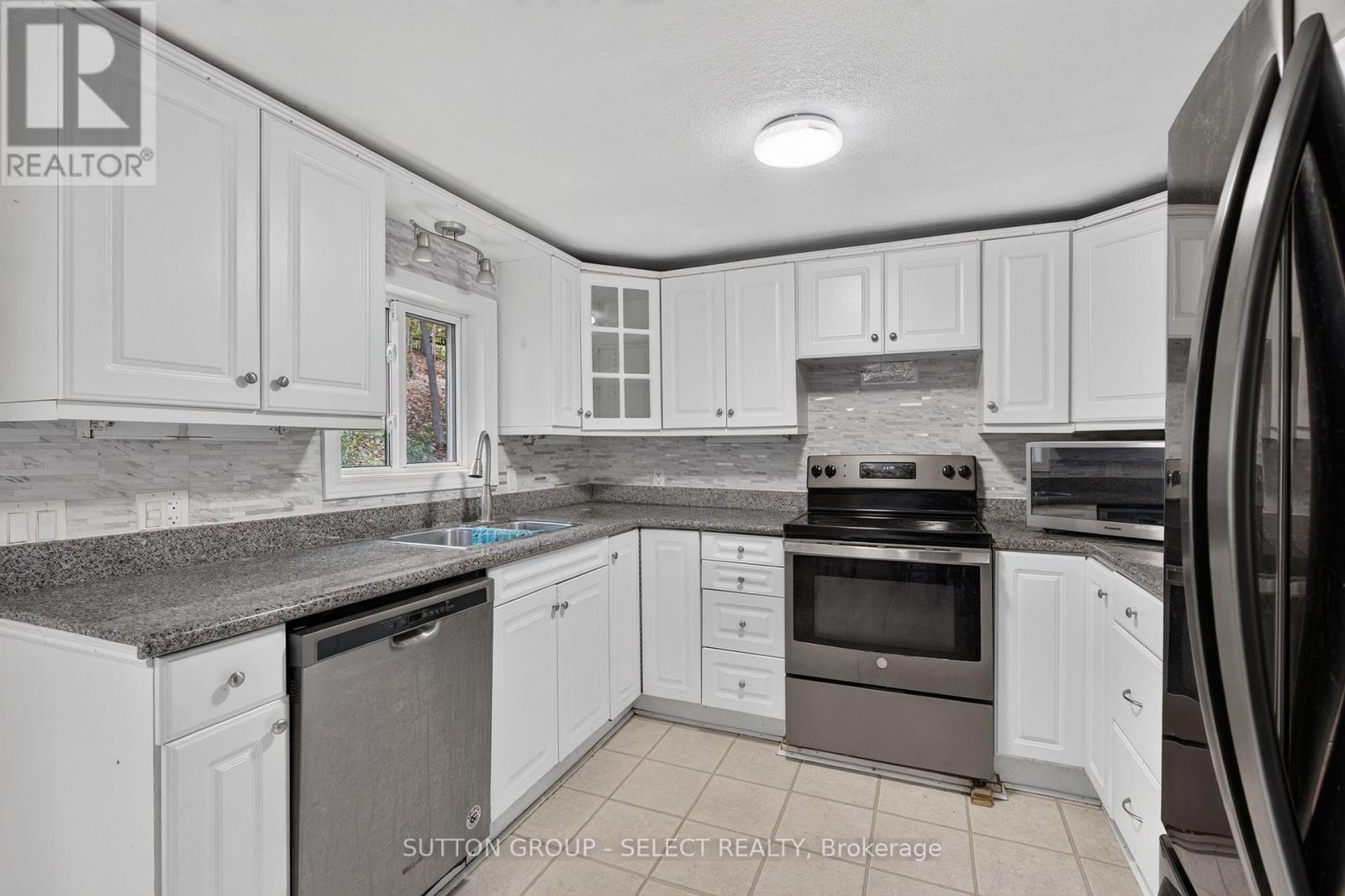 27960 Park Drive Property Photo 9