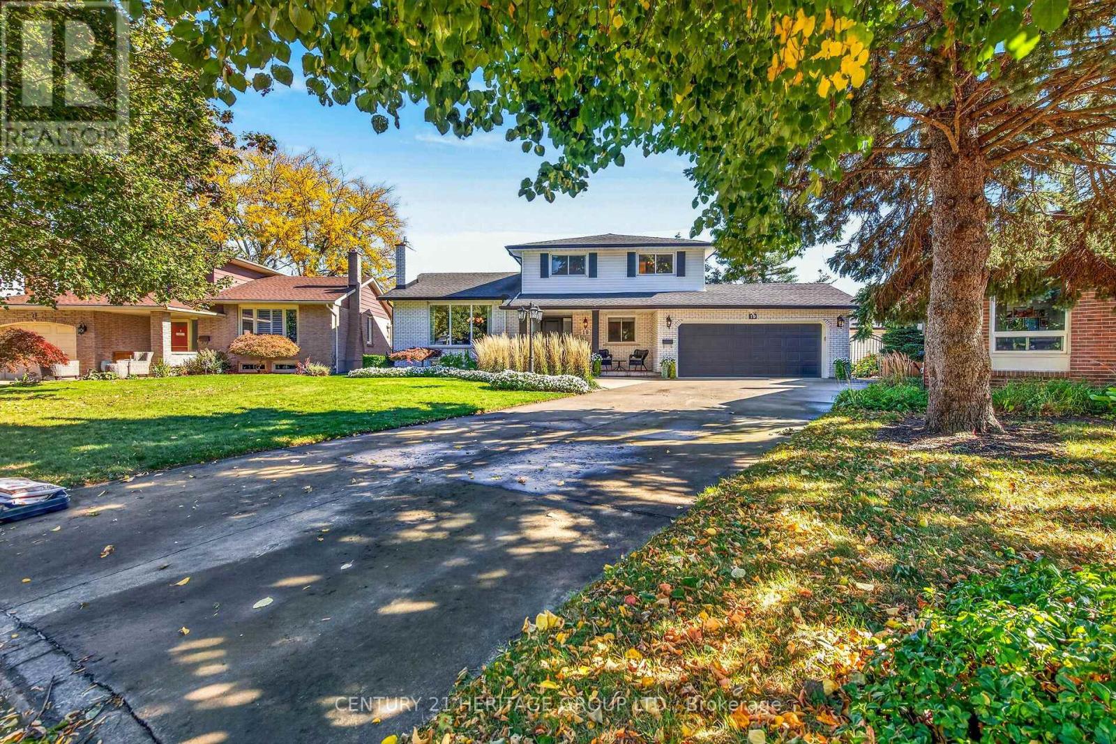19 Meadowbrook Crescent Property Photo 2